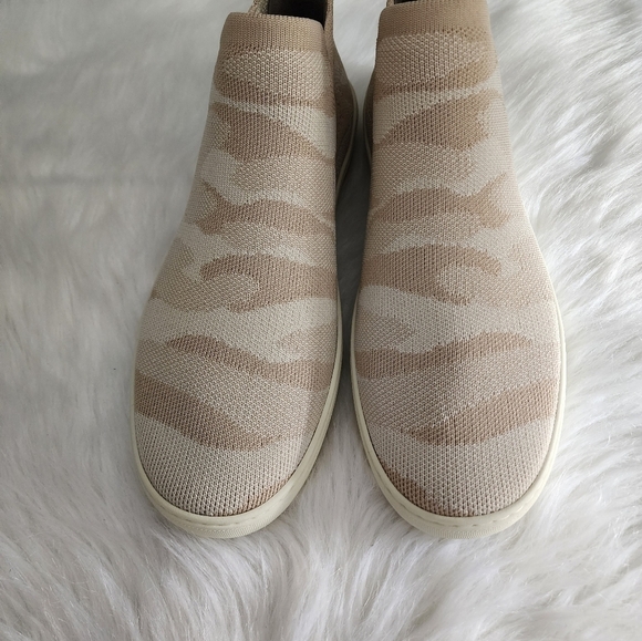 Rothy's Chelsea Sneaker in Beige Camo - Picture 6 of 10